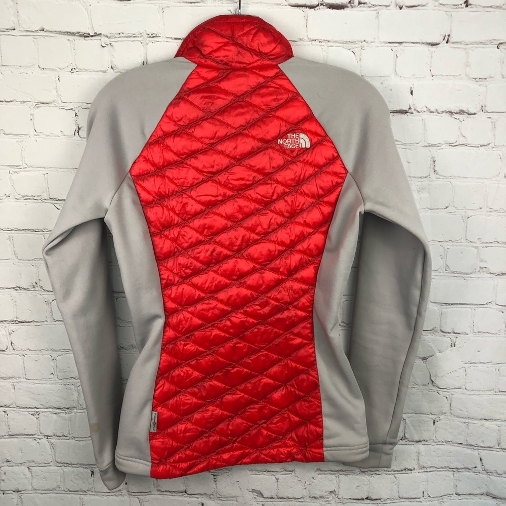 The North Face Red and Gray Puffer Jacket with Quilted Design - Picture 8 of 9